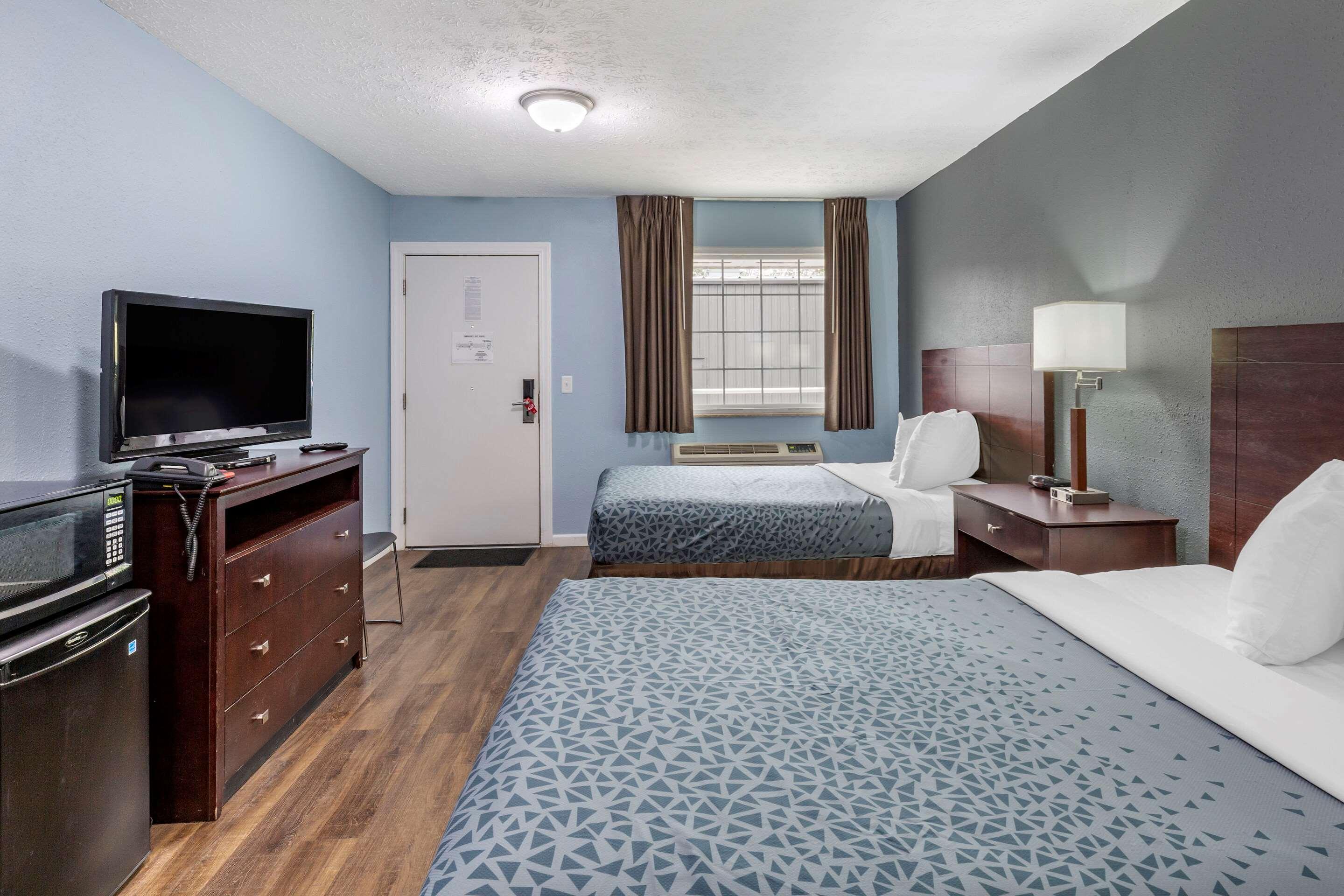 Econo Lodge Inn & Suites South Sandusky Exterior foto