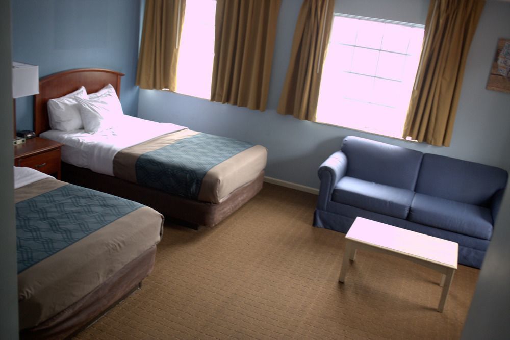 Econo Lodge Inn & Suites South Sandusky Exterior foto