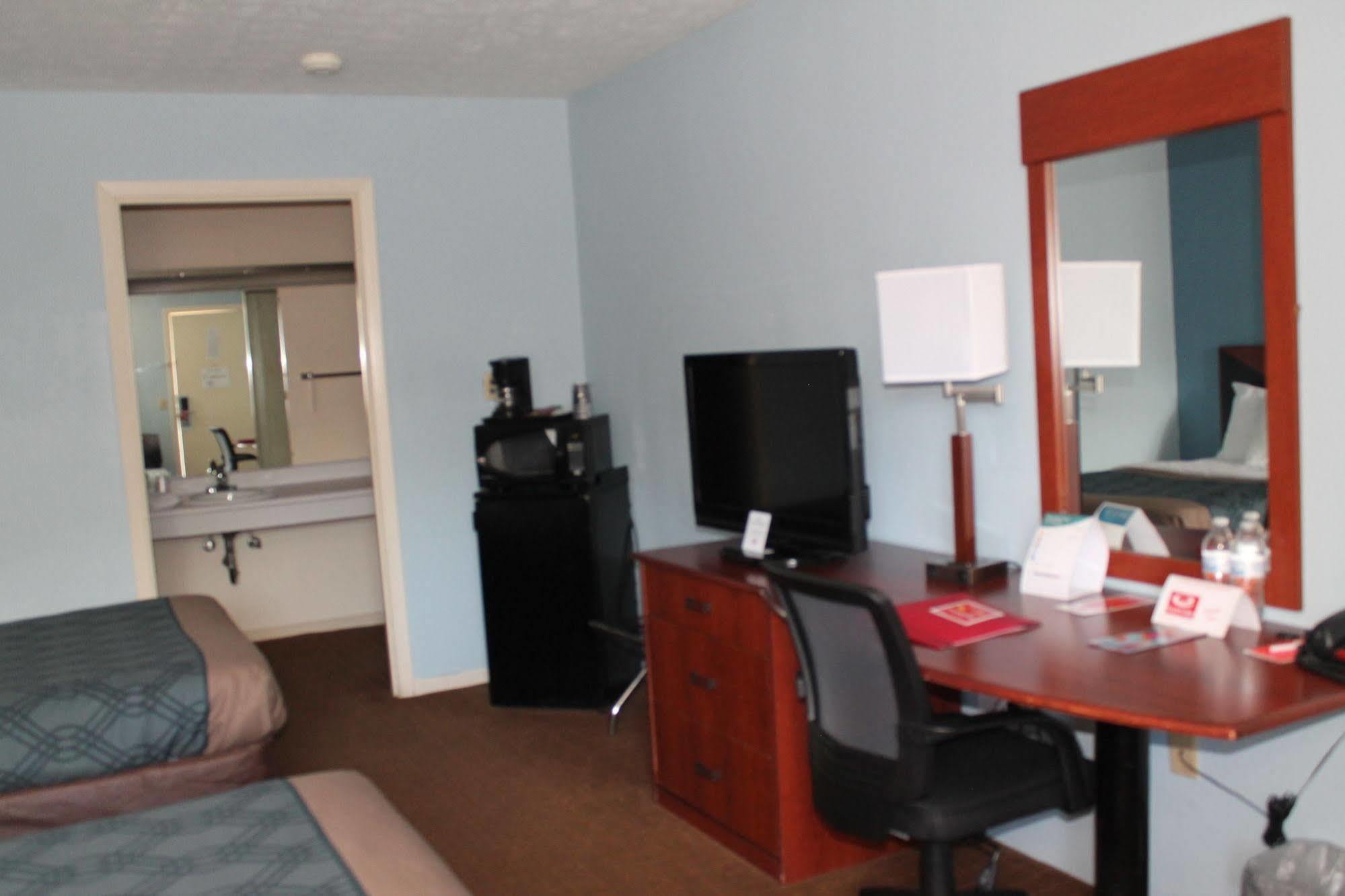 Econo Lodge Inn & Suites South Sandusky Exterior foto